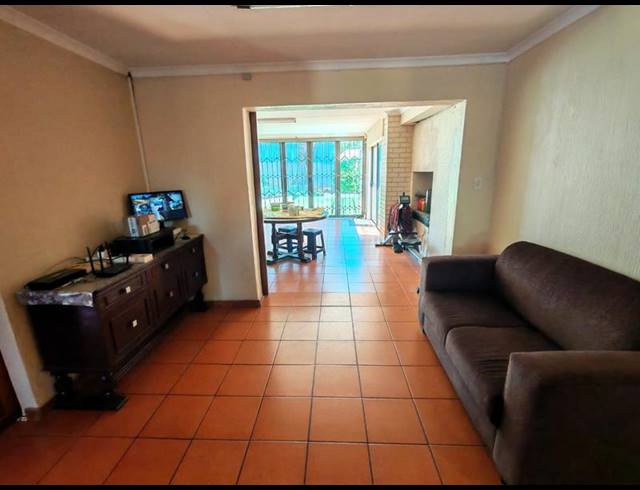3 BEDROOM HOUSE FOR SALE IN HEUWELOORD